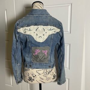 Levi Strauss & Co Women’s Medium wash Denim Jacket No Shame Patches